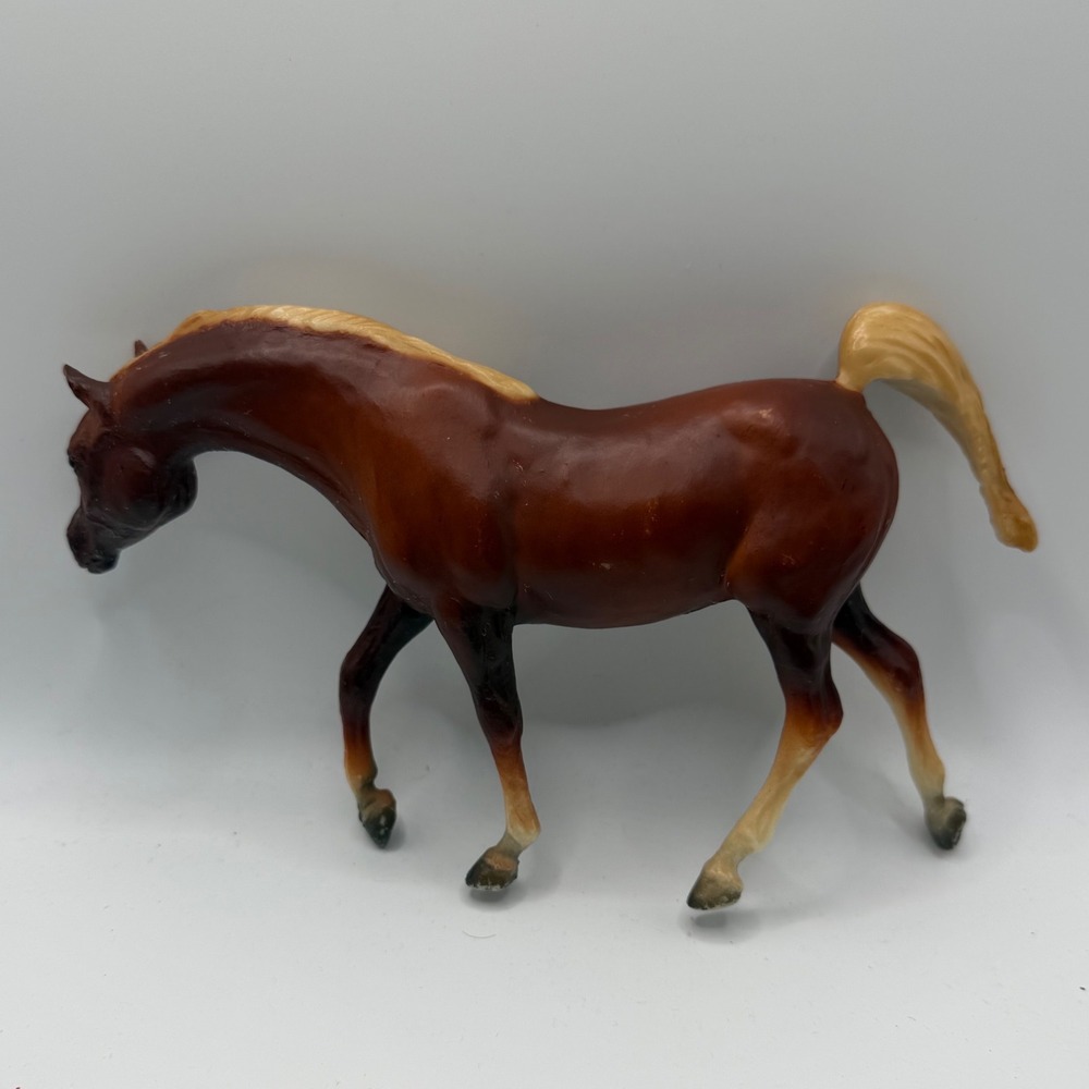 Vintage 1983 Breyer Arabian Sagr Horse Figurine Chestnut Flaxen‎ Mane Tail